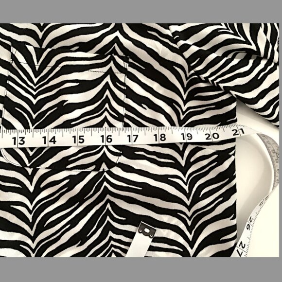 Talbots - Classic Zebra/Animal print long-sleeved Shirt, Size 10 - Picture 10 of 11